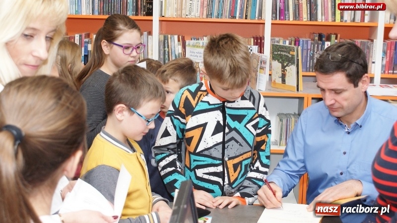 Zdjęcie w galerii na portalu naszraciborz.pl: Pisarz Paweł Beręsewicz spotkał się z czytelnikami w Markowicach wiadomości z regionu