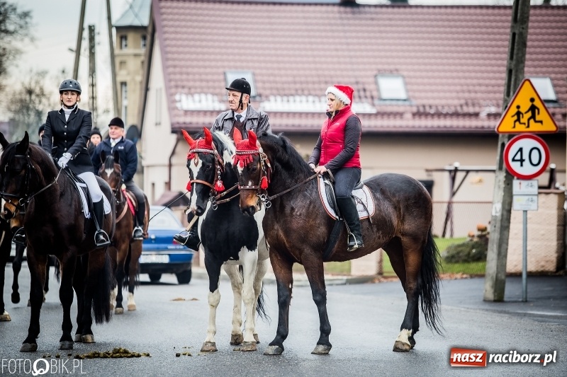 Zdjęcie w galerii na portalu naszraciborz.pl: Procesja konna przeszła przez Krzanowice wiadomości z regionu
