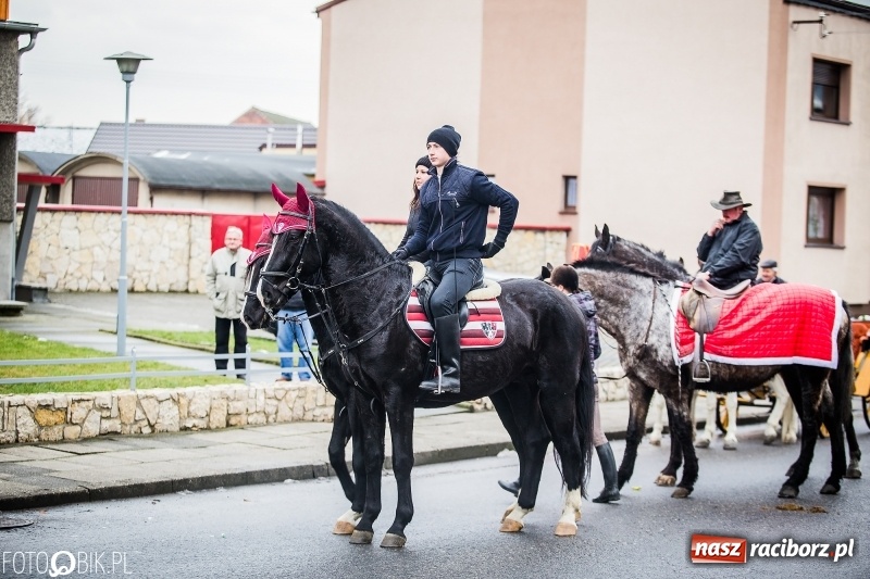 Zdjęcie w galerii na portalu naszraciborz.pl: Procesja konna przeszła przez Krzanowice wiadomości z regionu