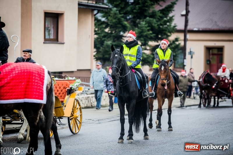 Zdjęcie w galerii na portalu naszraciborz.pl: Procesja konna przeszła przez Krzanowice wiadomości z regionu