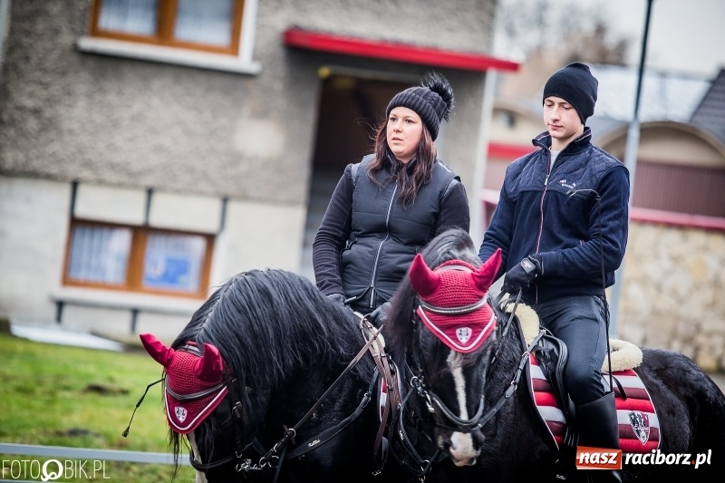 Zdjęcie w galerii na portalu naszraciborz.pl: Procesja konna przeszła przez Krzanowice wiadomości z regionu