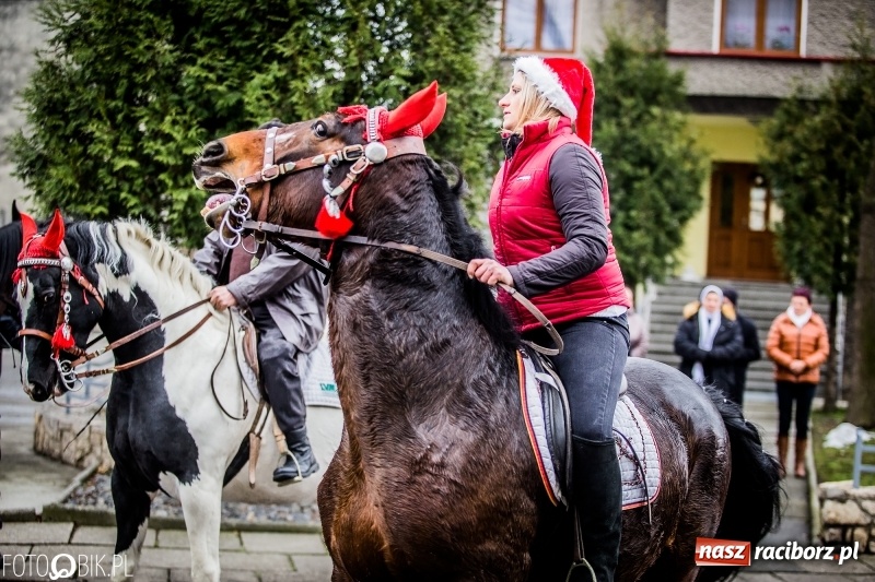 Zdjęcie w galerii na portalu naszraciborz.pl: Procesja konna przeszła przez Krzanowice wiadomości z regionu