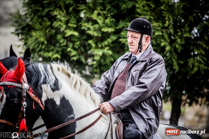 Zdjęcie w galerii na portalu naszraciborz.pl: Procesja konna przeszła przez Krzanowice wiadomości z regionu