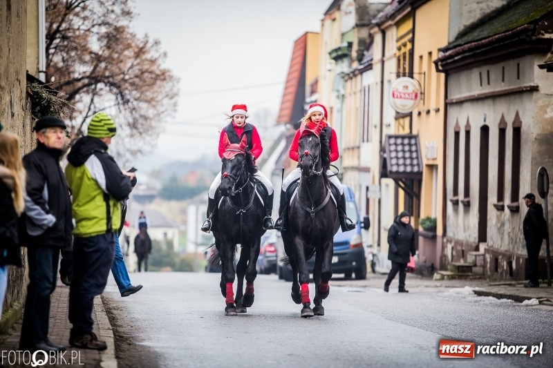 Zdjęcie w galerii na portalu naszraciborz.pl: Procesja konna przeszła przez Krzanowice wiadomości z regionu