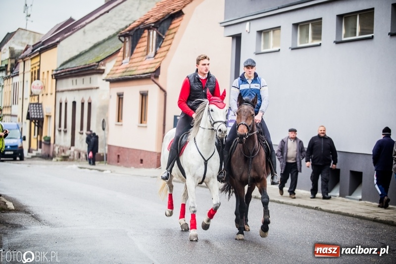 Zdjęcie w galerii na portalu naszraciborz.pl: Procesja konna przeszła przez Krzanowice wiadomości z regionu