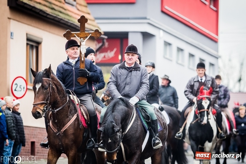 Zdjęcie w galerii na portalu naszraciborz.pl: Procesja konna przeszła przez Krzanowice wiadomości z regionu