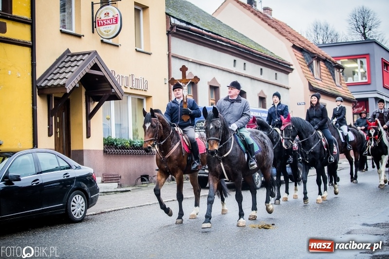 Zdjęcie w galerii na portalu naszraciborz.pl: Procesja konna przeszła przez Krzanowice wiadomości z regionu