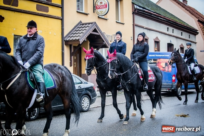Zdjęcie w galerii na portalu naszraciborz.pl: Procesja konna przeszła przez Krzanowice wiadomości z regionu