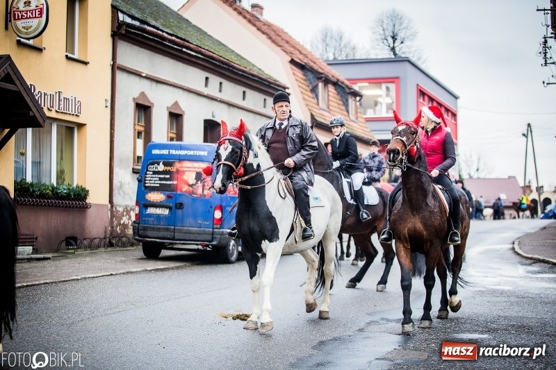 Zdjęcie w galerii na portalu naszraciborz.pl: Procesja konna przeszła przez Krzanowice wiadomości z regionu