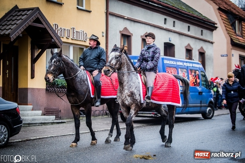 Zdjęcie w galerii na portalu naszraciborz.pl: Procesja konna przeszła przez Krzanowice wiadomości z regionu