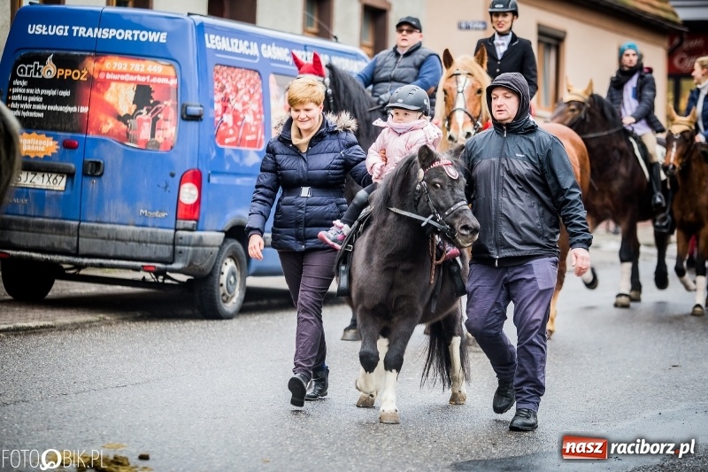 Zdjęcie w galerii na portalu naszraciborz.pl: Procesja konna przeszła przez Krzanowice wiadomości z regionu