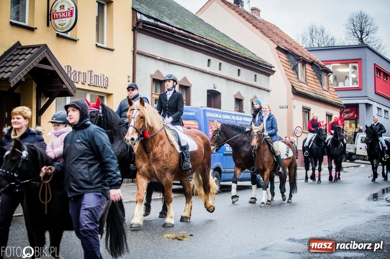 Zdjęcie w galerii na portalu naszraciborz.pl: Procesja konna przeszła przez Krzanowice wiadomości z regionu