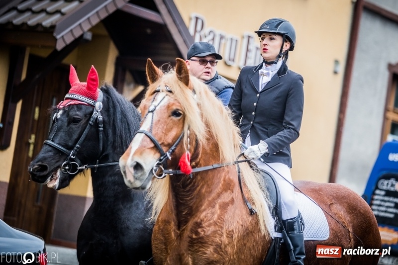 Zdjęcie w galerii na portalu naszraciborz.pl: Procesja konna przeszła przez Krzanowice wiadomości z regionu