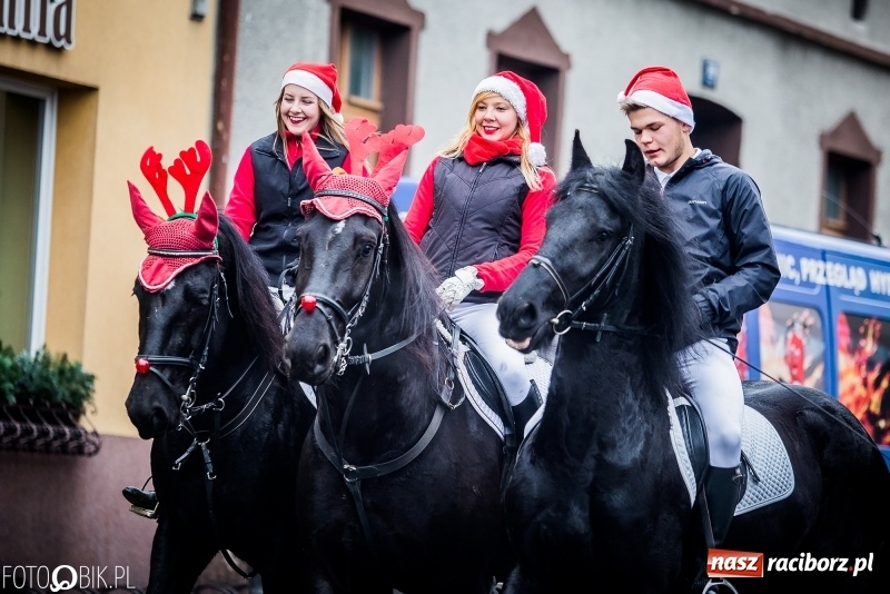 Zdjęcie w galerii na portalu naszraciborz.pl: Procesja konna przeszła przez Krzanowice wiadomości z regionu