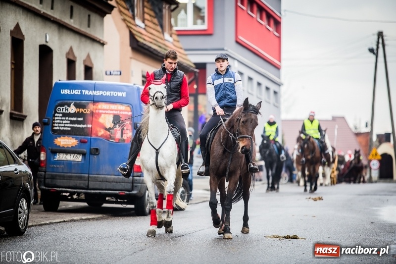 Zdjęcie w galerii na portalu naszraciborz.pl: Procesja konna przeszła przez Krzanowice wiadomości z regionu