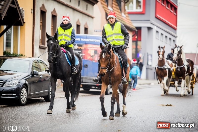 Zdjęcie w galerii na portalu naszraciborz.pl: Procesja konna przeszła przez Krzanowice wiadomości z regionu