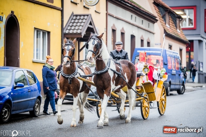 Zdjęcie w galerii na portalu naszraciborz.pl: Procesja konna przeszła przez Krzanowice wiadomości z regionu