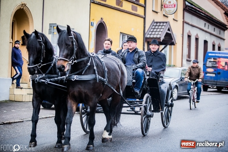 Zdjęcie w galerii na portalu naszraciborz.pl: Procesja konna przeszła przez Krzanowice wiadomości z regionu