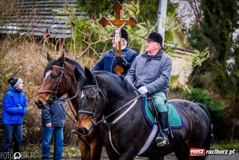 Zdjęcie w galerii na portalu naszraciborz.pl: Procesja konna przeszła przez Krzanowice wiadomości z regionu