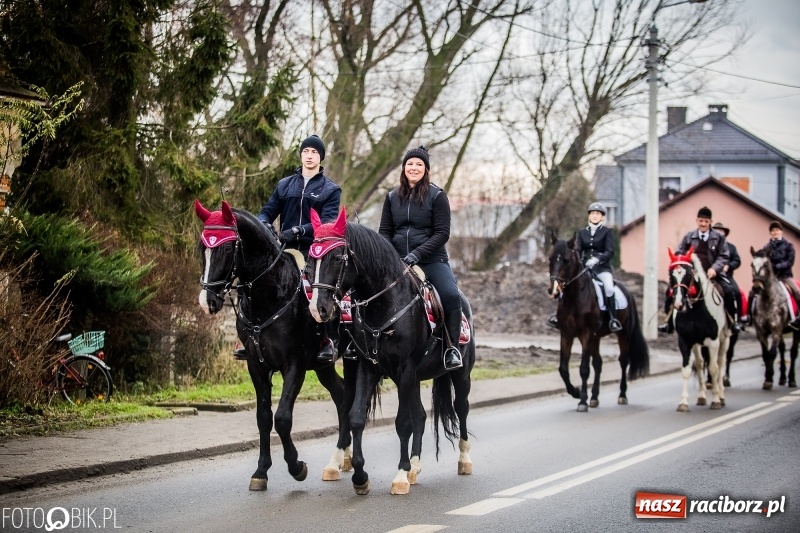 Zdjęcie w galerii na portalu naszraciborz.pl: Procesja konna przeszła przez Krzanowice wiadomości z regionu
