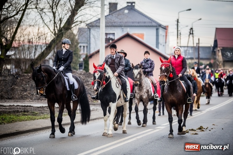 Zdjęcie w galerii na portalu naszraciborz.pl: Procesja konna przeszła przez Krzanowice wiadomości z regionu