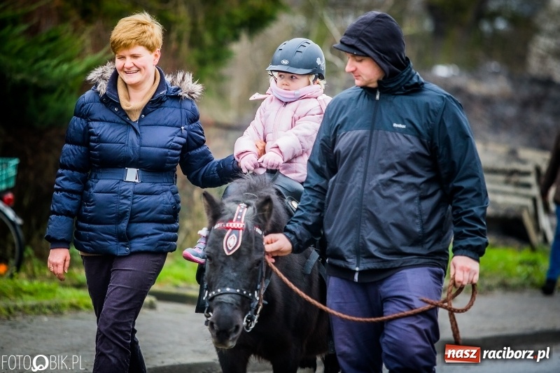 Zdjęcie w galerii na portalu naszraciborz.pl: Procesja konna przeszła przez Krzanowice wiadomości z regionu