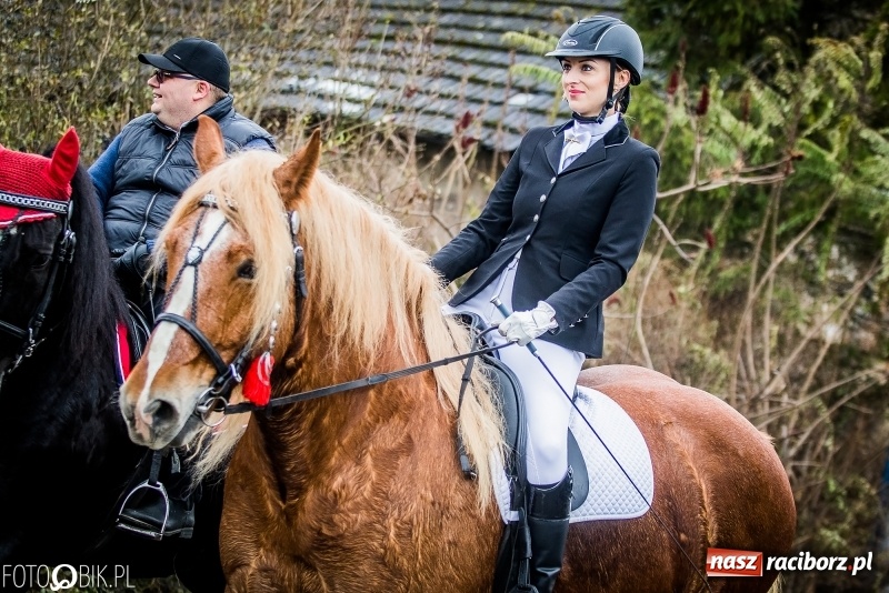 Zdjęcie w galerii na portalu naszraciborz.pl: Procesja konna przeszła przez Krzanowice wiadomości z regionu