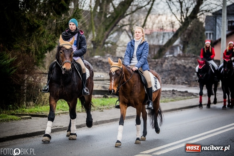 Zdjęcie w galerii na portalu naszraciborz.pl: Procesja konna przeszła przez Krzanowice wiadomości z regionu