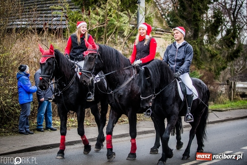 Zdjęcie w galerii na portalu naszraciborz.pl: Procesja konna przeszła przez Krzanowice wiadomości z regionu
