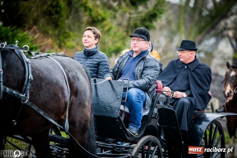 Zdjęcie w galerii na portalu naszraciborz.pl: Procesja konna przeszła przez Krzanowice wiadomości z regionu