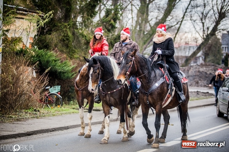 Zdjęcie w galerii na portalu naszraciborz.pl: Procesja konna przeszła przez Krzanowice wiadomości z regionu