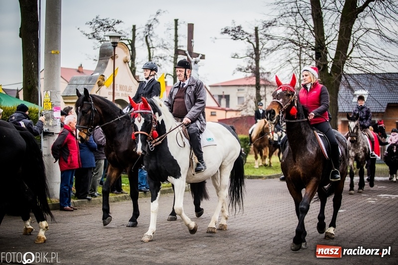 Zdjęcie w galerii na portalu naszraciborz.pl: Procesja konna przeszła przez Krzanowice wiadomości z regionu
