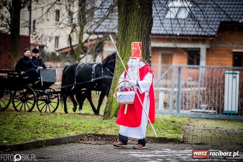 Zdjęcie w galerii na portalu naszraciborz.pl: Procesja konna przeszła przez Krzanowice wiadomości z regionu