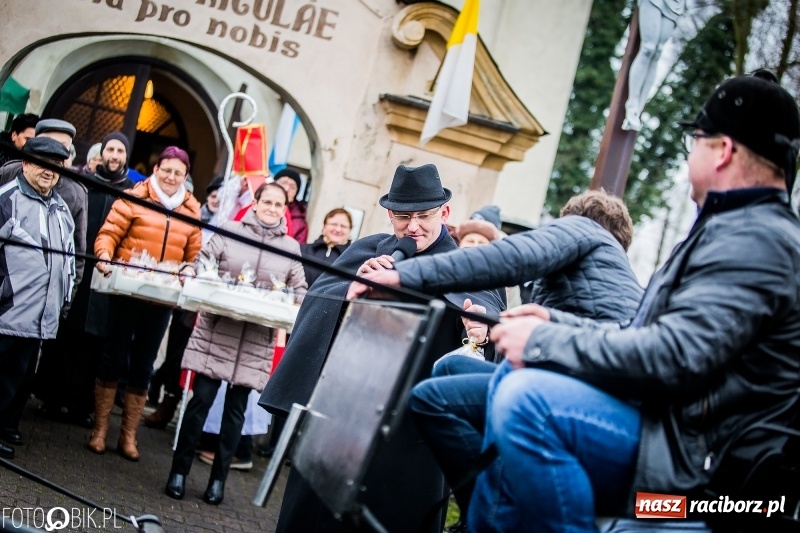 Zdjęcie w galerii na portalu naszraciborz.pl: Procesja konna przeszła przez Krzanowice wiadomości z regionu