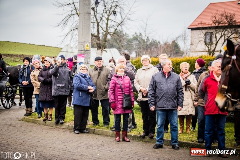 Zdjęcie w galerii na portalu naszraciborz.pl: Procesja konna przeszła przez Krzanowice wiadomości z regionu