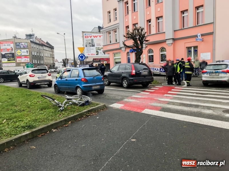 Zdjęcie w galerii na portalu naszraciborz.pl: Potrącenie rowerzysty na Opawskiej wiadomości z regionu
