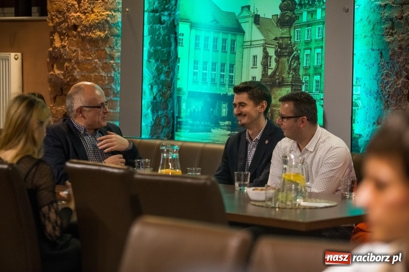 Zdjęcie w galerii na portalu naszraciborz.pl: Jego torby noszą w Singapurze i Australii, marzy o współpracy z Bentley Motors. Dariusz Niestroj twórcą najlepszego biznesplanu wiadomości z regionu