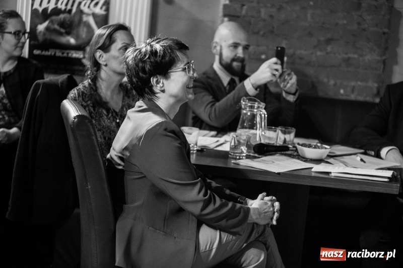 Zdjęcie w galerii na portalu naszraciborz.pl: Jego torby noszą w Singapurze i Australii, marzy o współpracy z Bentley Motors. Dariusz Niestroj twórcą najlepszego biznesplanu wiadomości z regionu