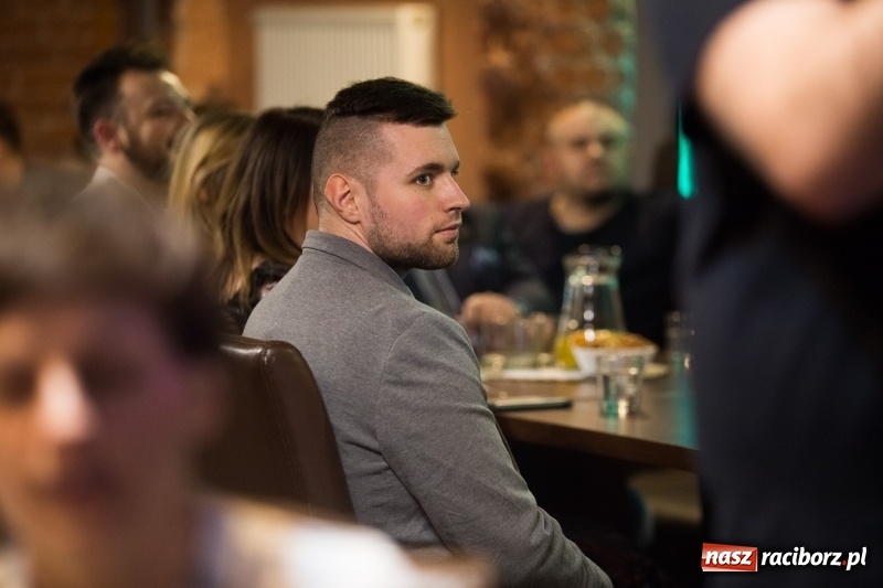 Zdjęcie w galerii na portalu naszraciborz.pl: Jego torby noszą w Singapurze i Australii, marzy o współpracy z Bentley Motors. Dariusz Niestroj twórcą najlepszego biznesplanu wiadomości z regionu