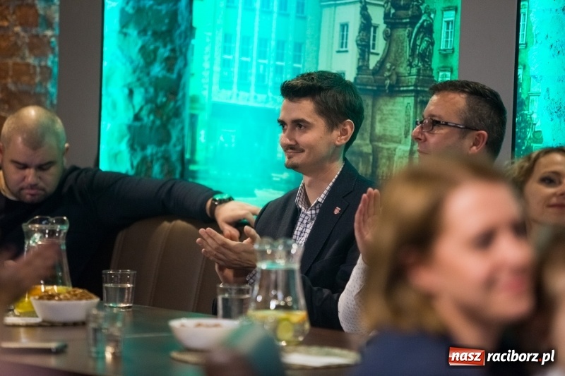 Zdjęcie w galerii na portalu naszraciborz.pl: Jego torby noszą w Singapurze i Australii, marzy o współpracy z Bentley Motors. Dariusz Niestroj twórcą najlepszego biznesplanu wiadomości z regionu