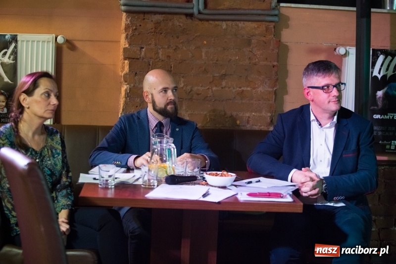 Zdjęcie w galerii na portalu naszraciborz.pl: Jego torby noszą w Singapurze i Australii, marzy o współpracy z Bentley Motors. Dariusz Niestroj twórcą najlepszego biznesplanu wiadomości z regionu