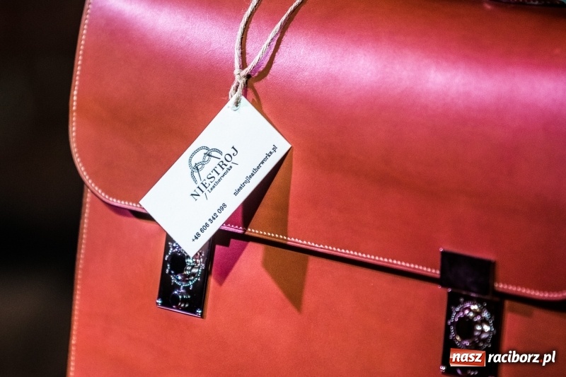 Zdjęcie w galerii na portalu naszraciborz.pl: Jego torby noszą w Singapurze i Australii, marzy o współpracy z Bentley Motors. Dariusz Niestroj twórcą najlepszego biznesplanu wiadomości z regionu