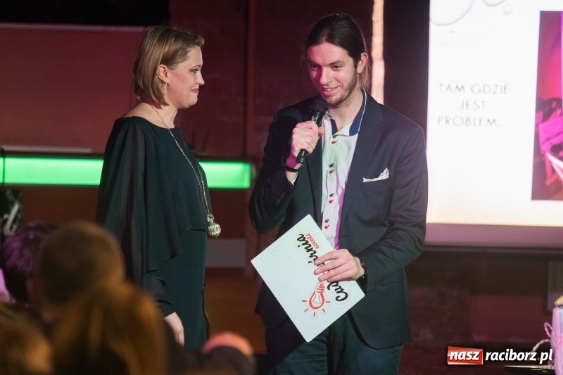 Zdjęcie w galerii na portalu naszraciborz.pl: Jego torby noszą w Singapurze i Australii, marzy o współpracy z Bentley Motors. Dariusz Niestroj twórcą najlepszego biznesplanu wiadomości z regionu