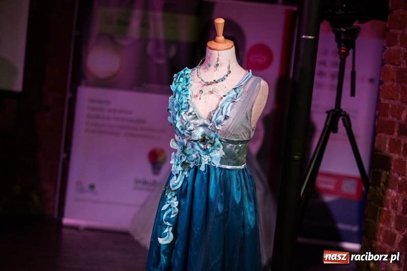 Zdjęcie w galerii na portalu naszraciborz.pl: Jego torby noszą w Singapurze i Australii, marzy o współpracy z Bentley Motors. Dariusz Niestroj twórcą najlepszego biznesplanu wiadomości z regionu