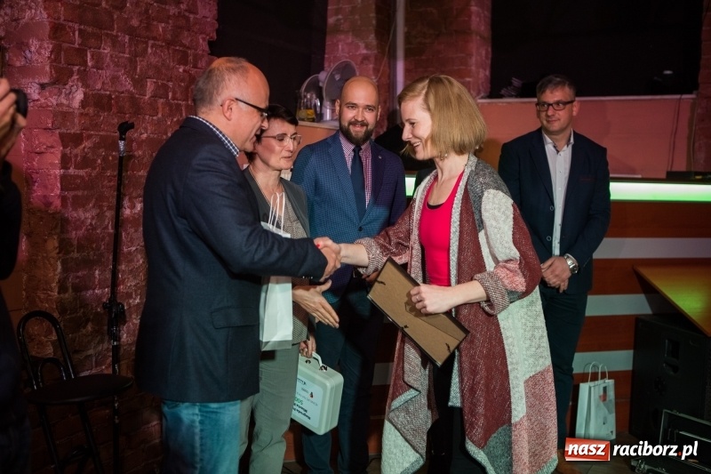 Zdjęcie w galerii na portalu naszraciborz.pl: Jego torby noszą w Singapurze i Australii, marzy o współpracy z Bentley Motors. Dariusz Niestroj twórcą najlepszego biznesplanu wiadomości z regionu