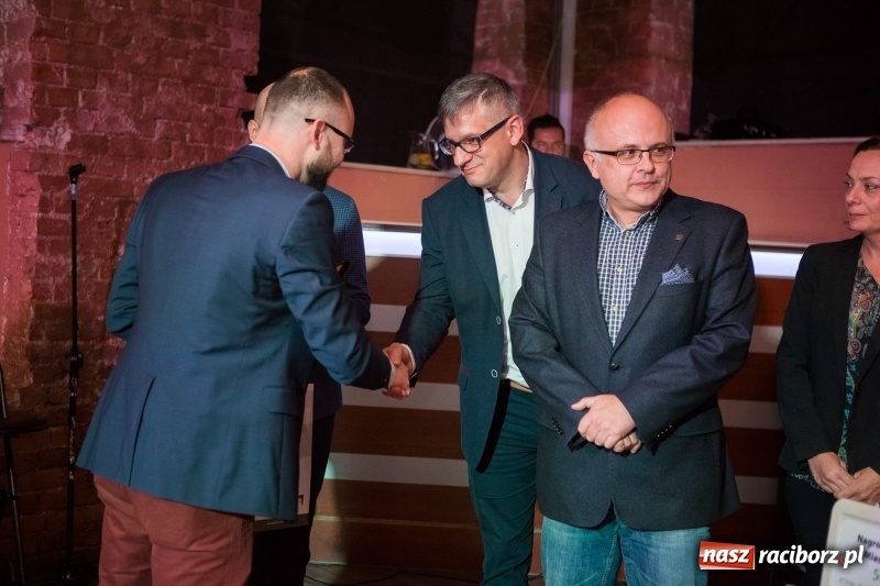 Zdjęcie w galerii na portalu naszraciborz.pl: Jego torby noszą w Singapurze i Australii, marzy o współpracy z Bentley Motors. Dariusz Niestroj twórcą najlepszego biznesplanu wiadomości z regionu