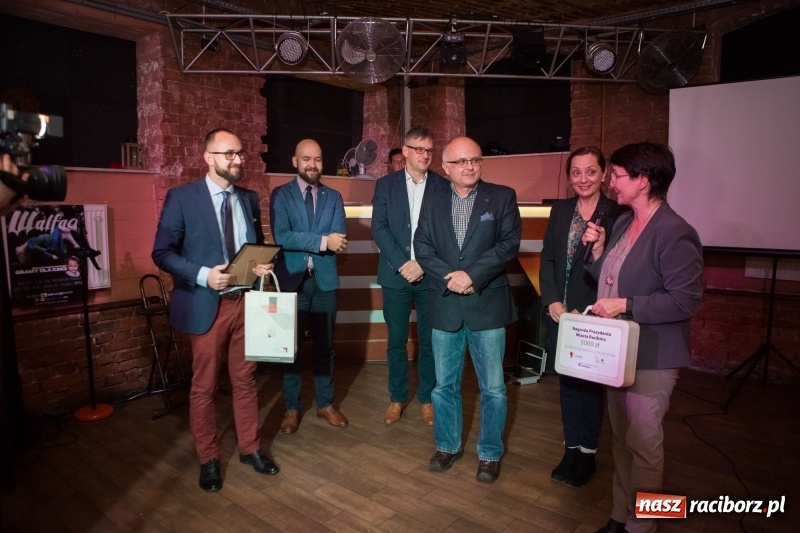 Zdjęcie w galerii na portalu naszraciborz.pl: Jego torby noszą w Singapurze i Australii, marzy o współpracy z Bentley Motors. Dariusz Niestroj twórcą najlepszego biznesplanu wiadomości z regionu