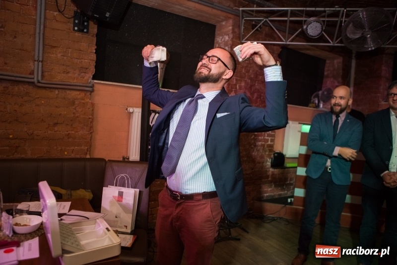 Zdjęcie w galerii na portalu naszraciborz.pl: Jego torby noszą w Singapurze i Australii, marzy o współpracy z Bentley Motors. Dariusz Niestroj twórcą najlepszego biznesplanu wiadomości z regionu