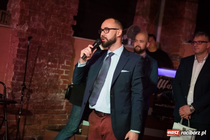 Zdjęcie w galerii na portalu naszraciborz.pl: Jego torby noszą w Singapurze i Australii, marzy o współpracy z Bentley Motors. Dariusz Niestroj twórcą najlepszego biznesplanu wiadomości z regionu