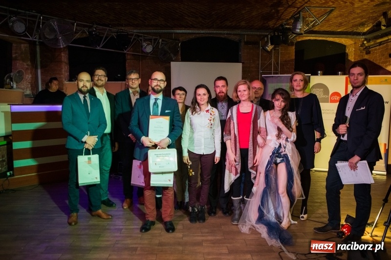 Zdjęcie w galerii na portalu naszraciborz.pl: Jego torby noszą w Singapurze i Australii, marzy o współpracy z Bentley Motors. Dariusz Niestroj twórcą najlepszego biznesplanu wiadomości z regionu